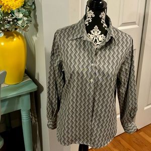 Foxcroft Womens Shirt Shaped Fit Sz10P Gray Button-Up Non-Iron Stretch Geometric